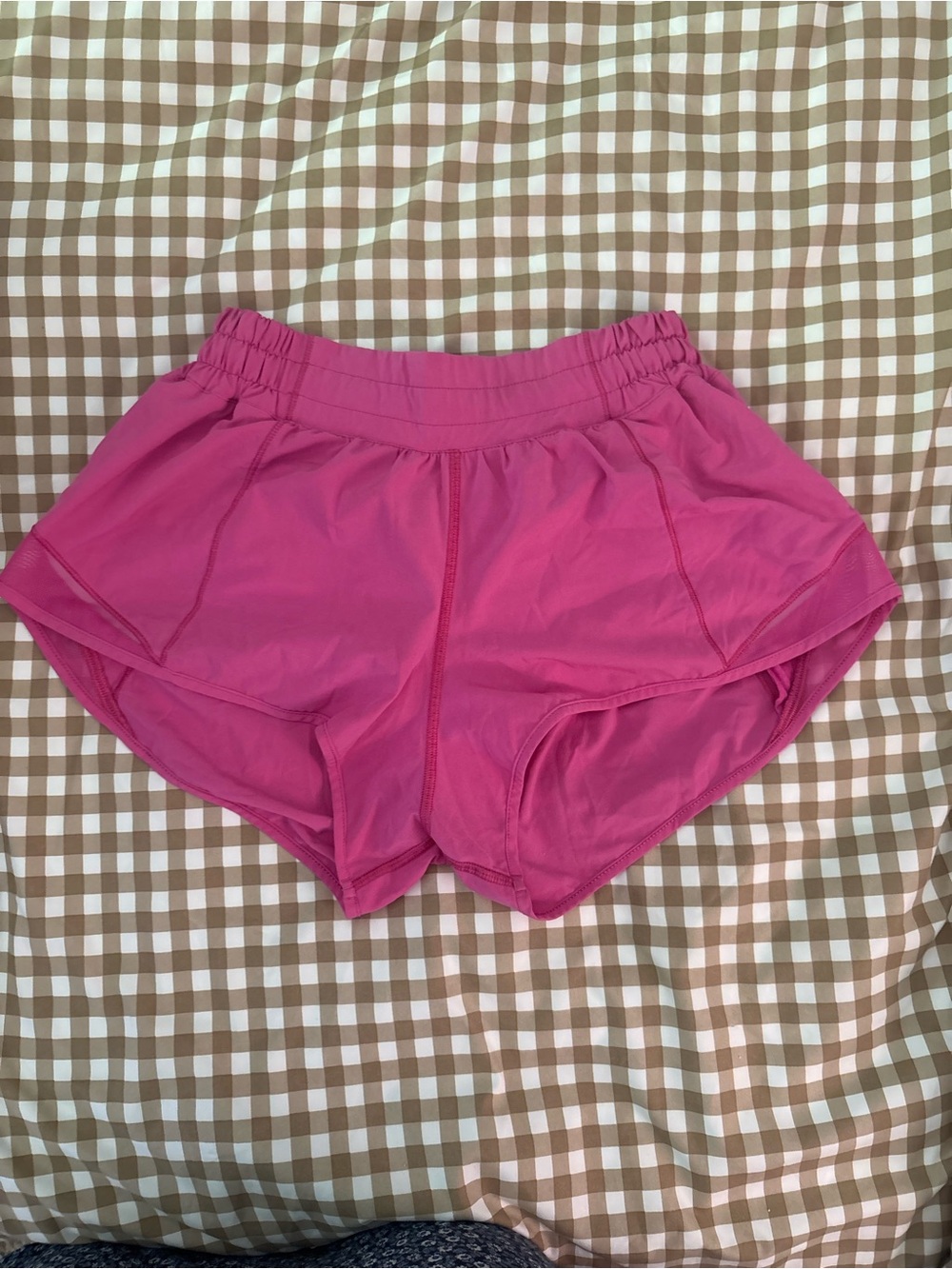 Lululemon hot pink 2.5 in hotty hot shorts